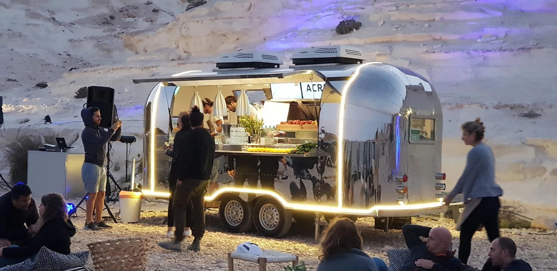 The Sizzle of the Streets: Bakit Nakakakuha ng Ating Puso ang mga Food Trailer
